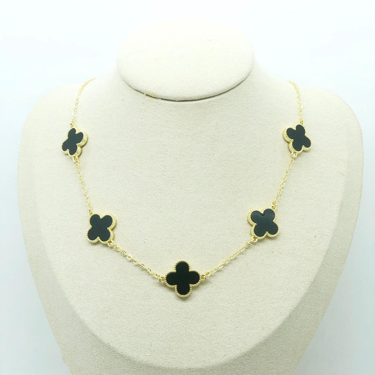 COLLAR DE TREBOL NEGRO