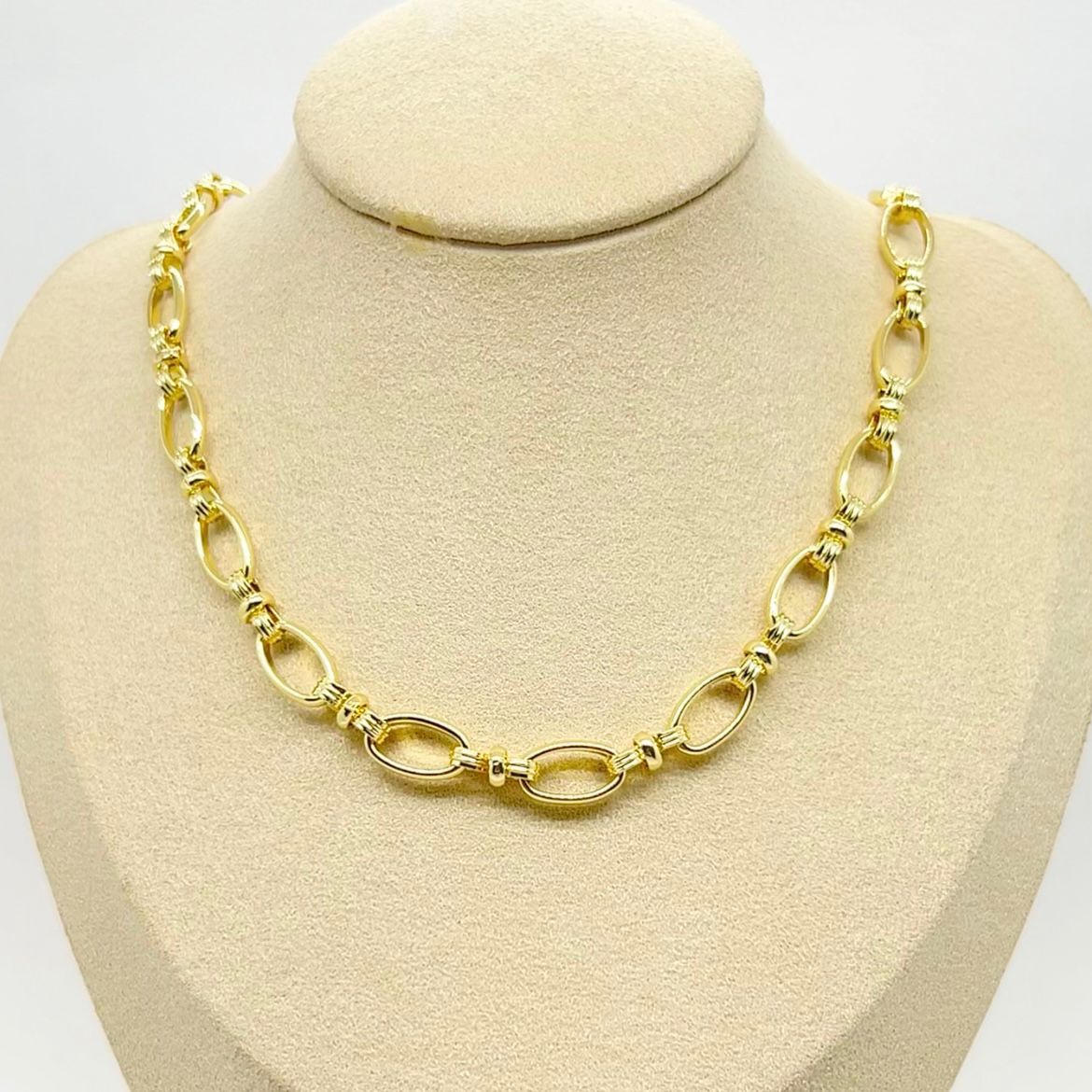 COLLAR OVALO NUDO