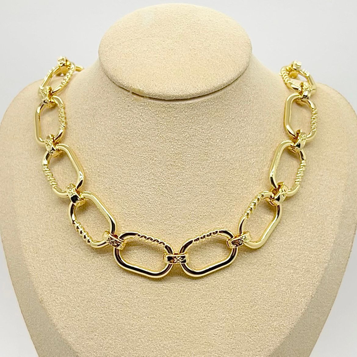 COLLAR CUADRO