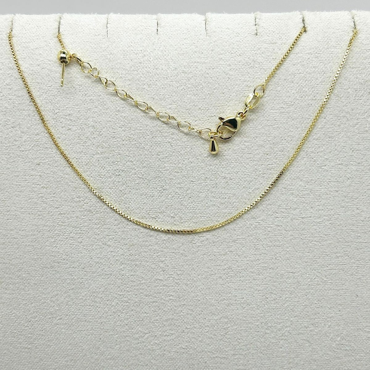 CADENA AGUJA DORADA