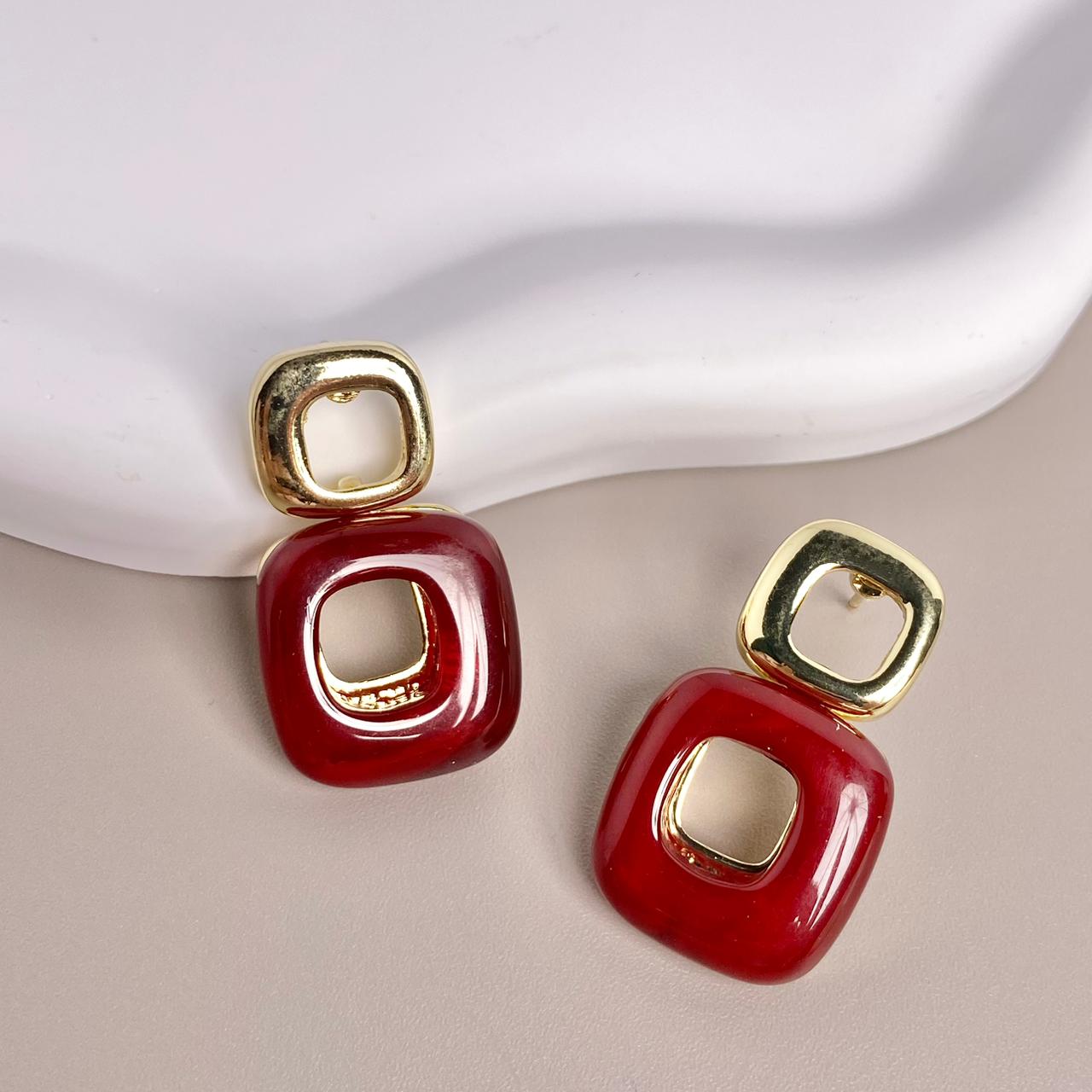 ARETE CUADRO ROJO