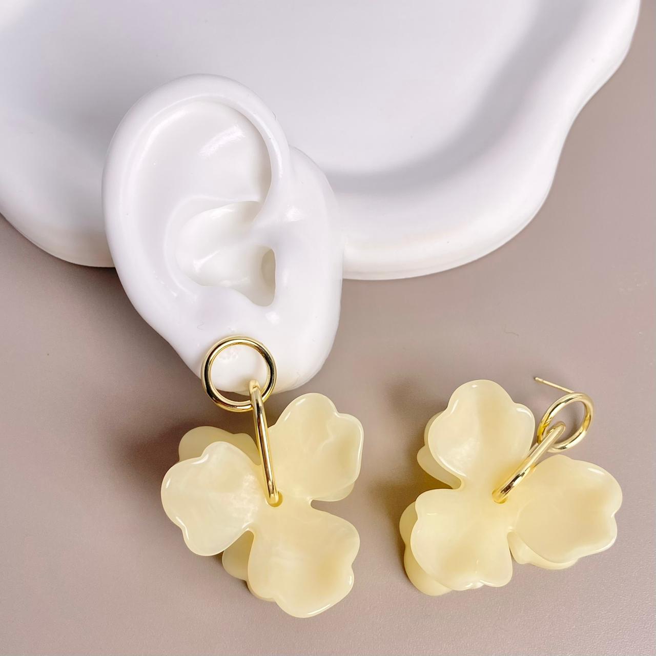 ARETE FLOR BEIGE