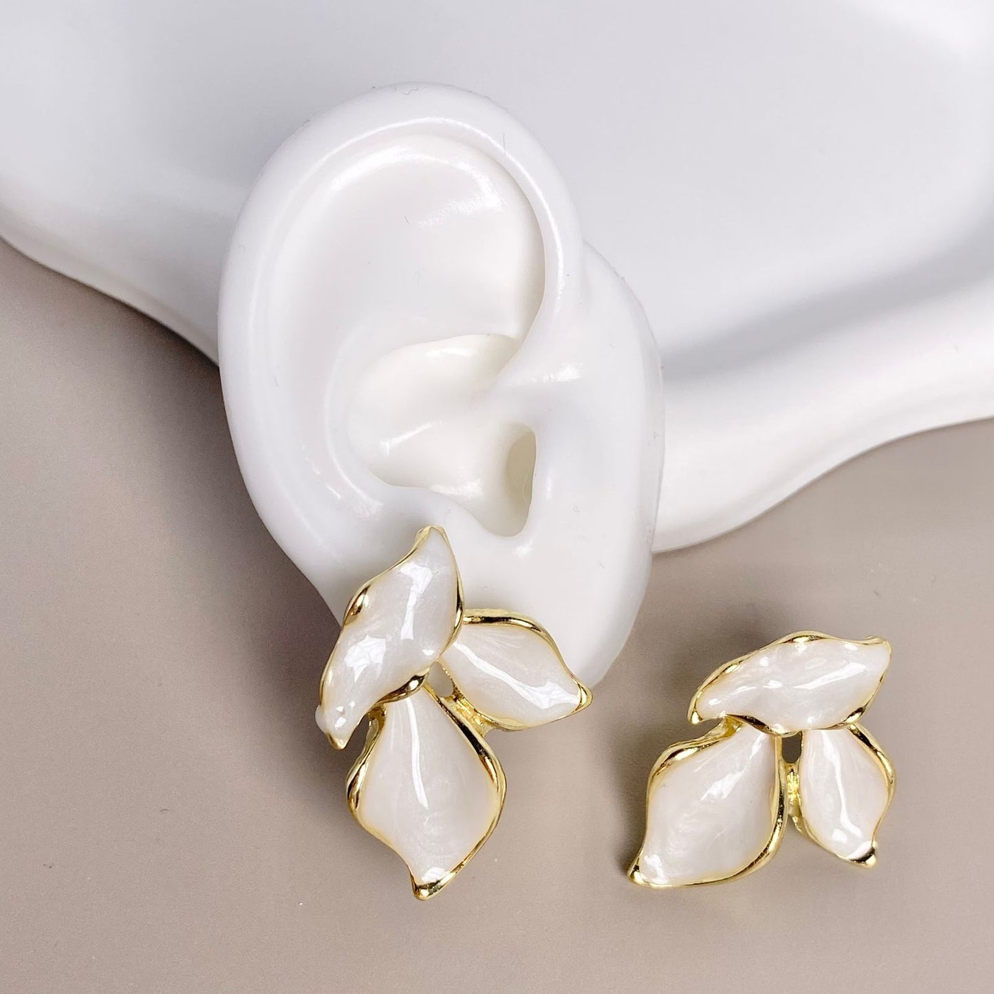 ARETE HOJAS BLANCAS