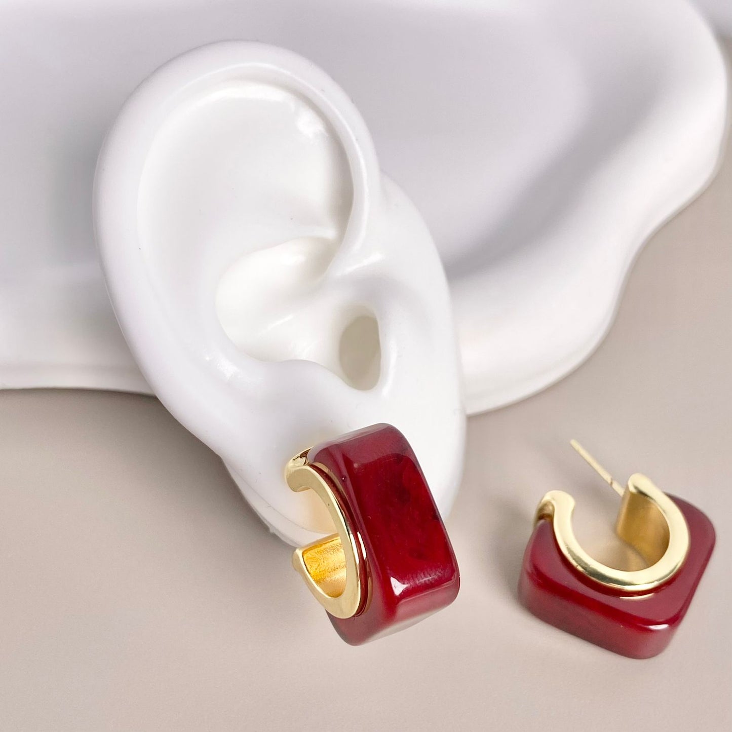 ARETE CUADRO ROJO