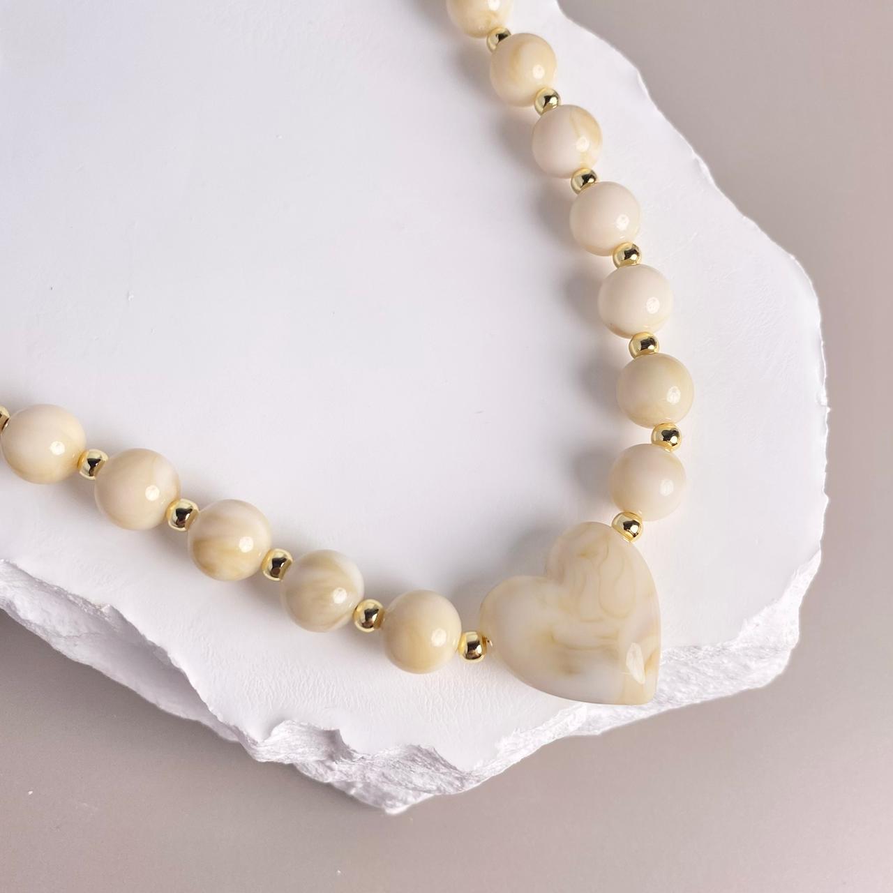 COLLAR CORAZON BEIGE