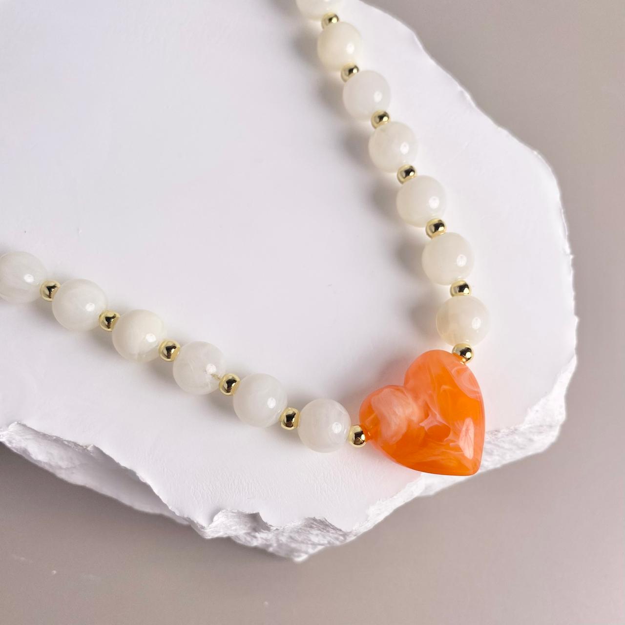 COLLAR CORAZON NARANJA