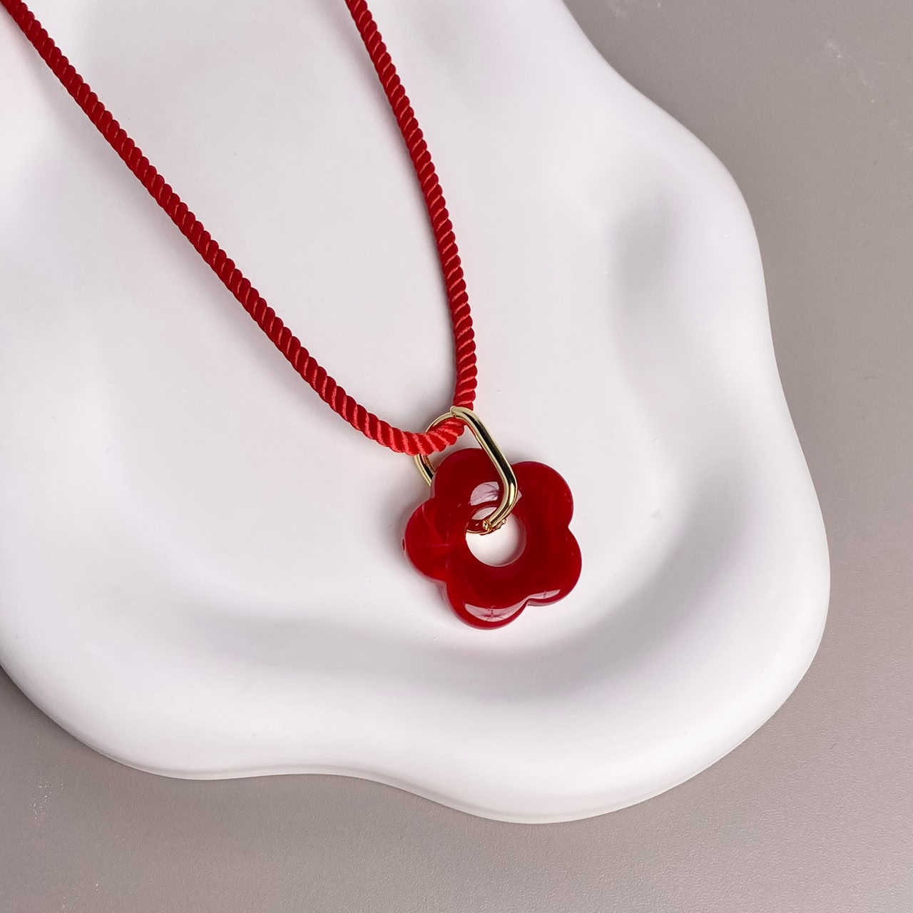 COLLAR FLOR ROJO