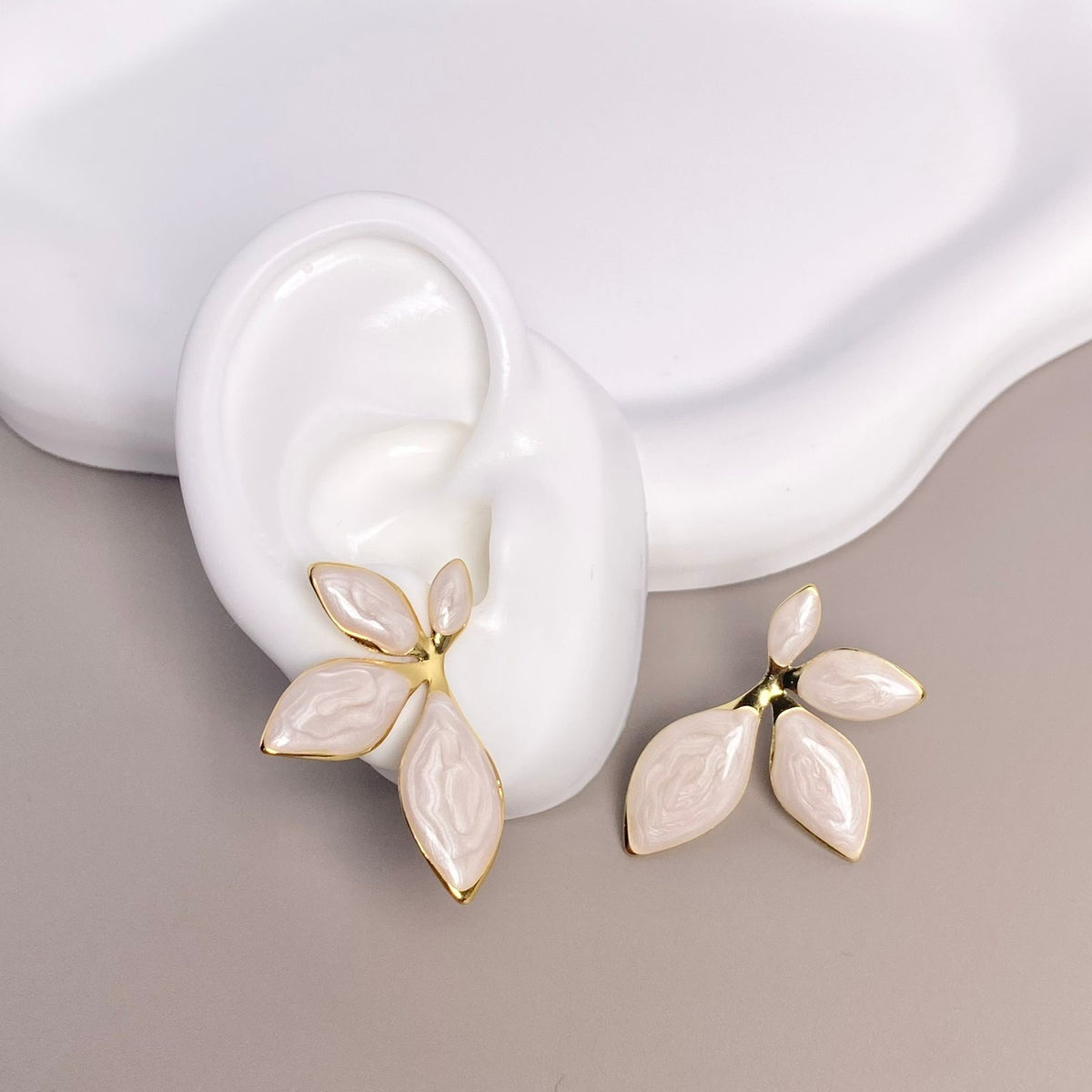 ARETE FLOR BLANCA