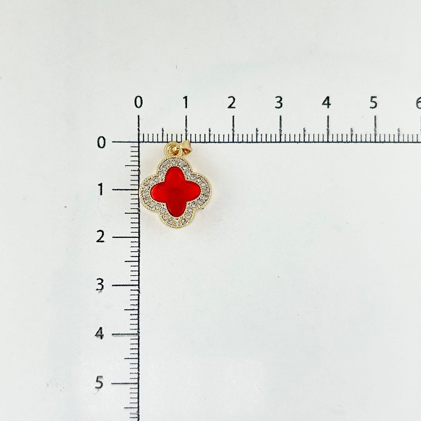 DIJE TRÉBOL ROJO