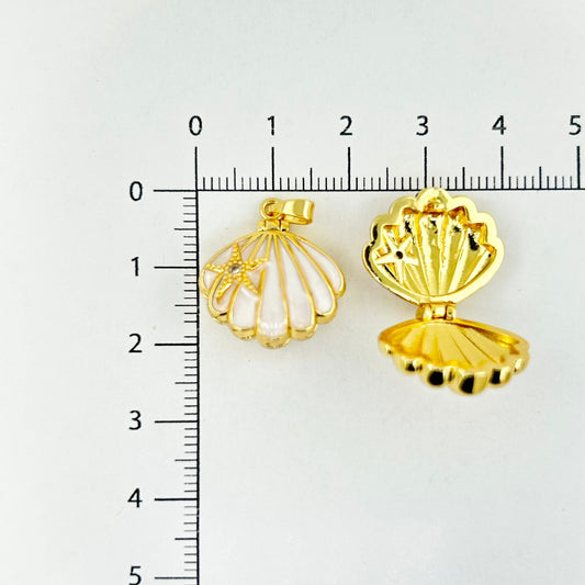 DIJE RELICARIO CONCHA DE MAR BLANCA