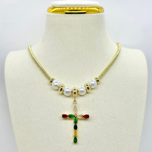 COLLAR PERLAS CON CRUZ DE COLORES