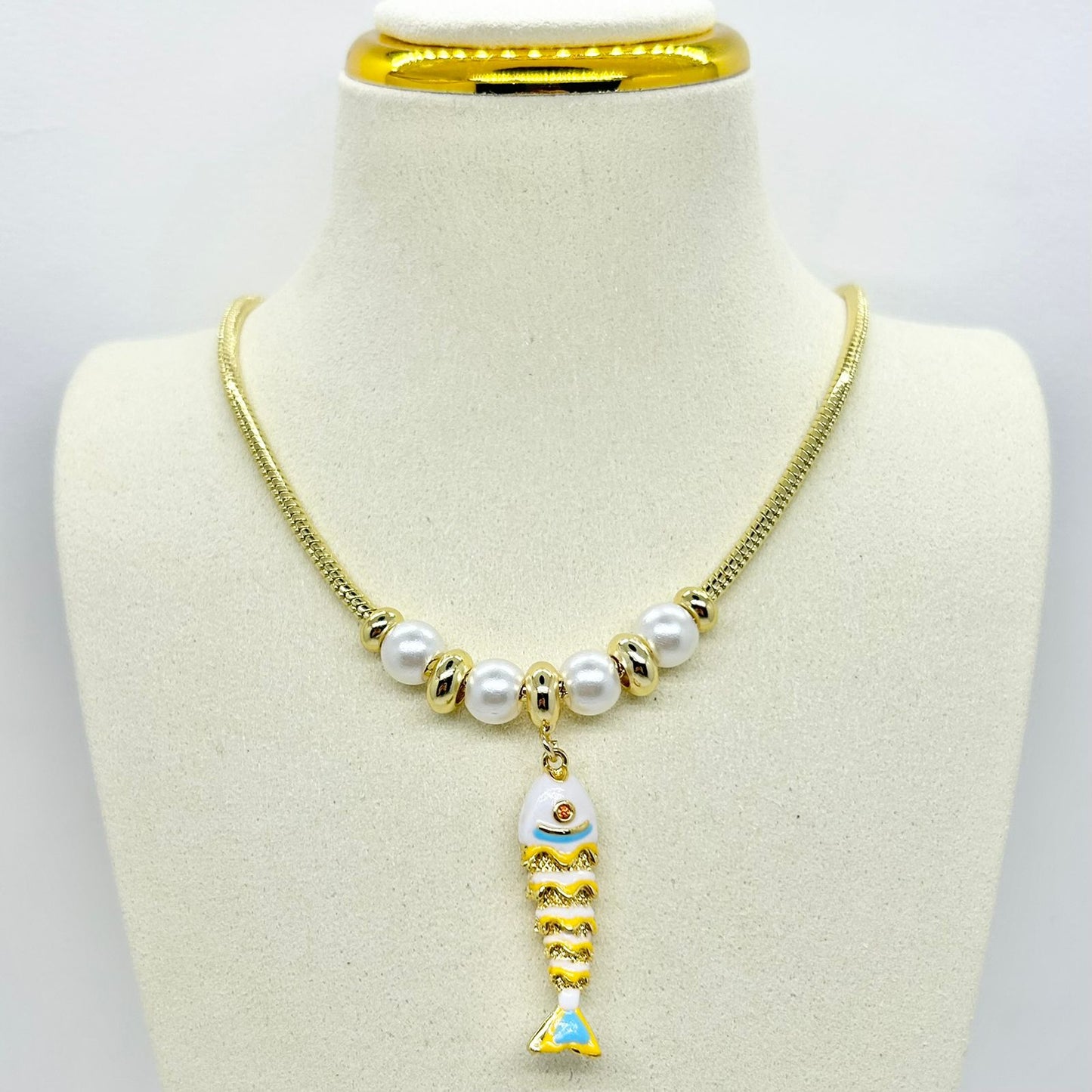 COLLAR PERLAS CON PEZ