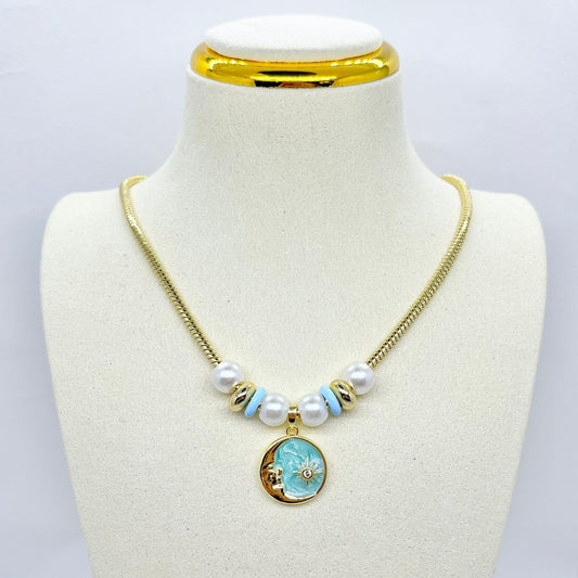 COLLAR PERLAS CON MEDIA LUNA AZUL
