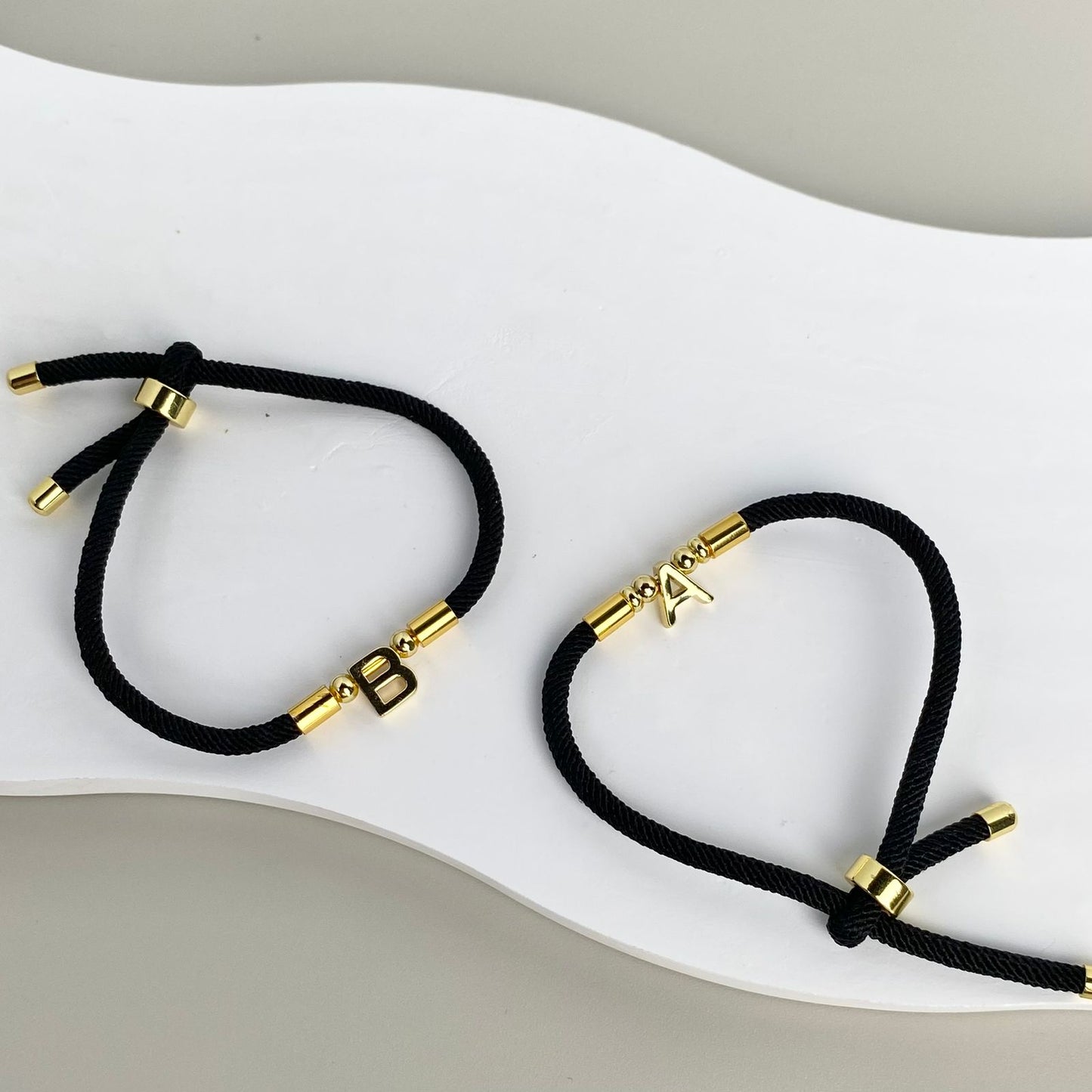 PULSERA INICIAL (ESCOGE TU LETRA Y COLOR)