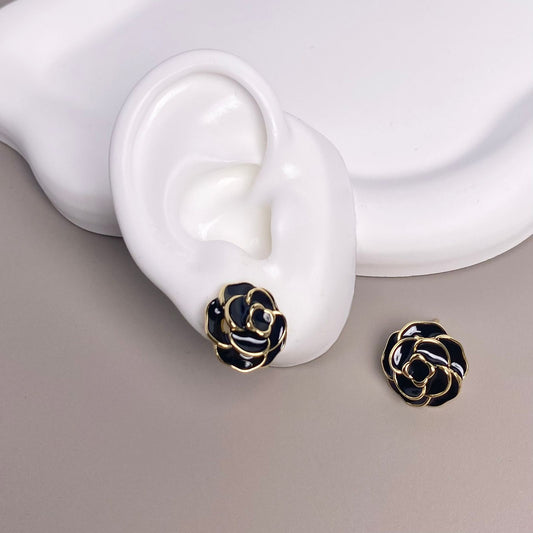 ARETES FLORES NEGRAS
