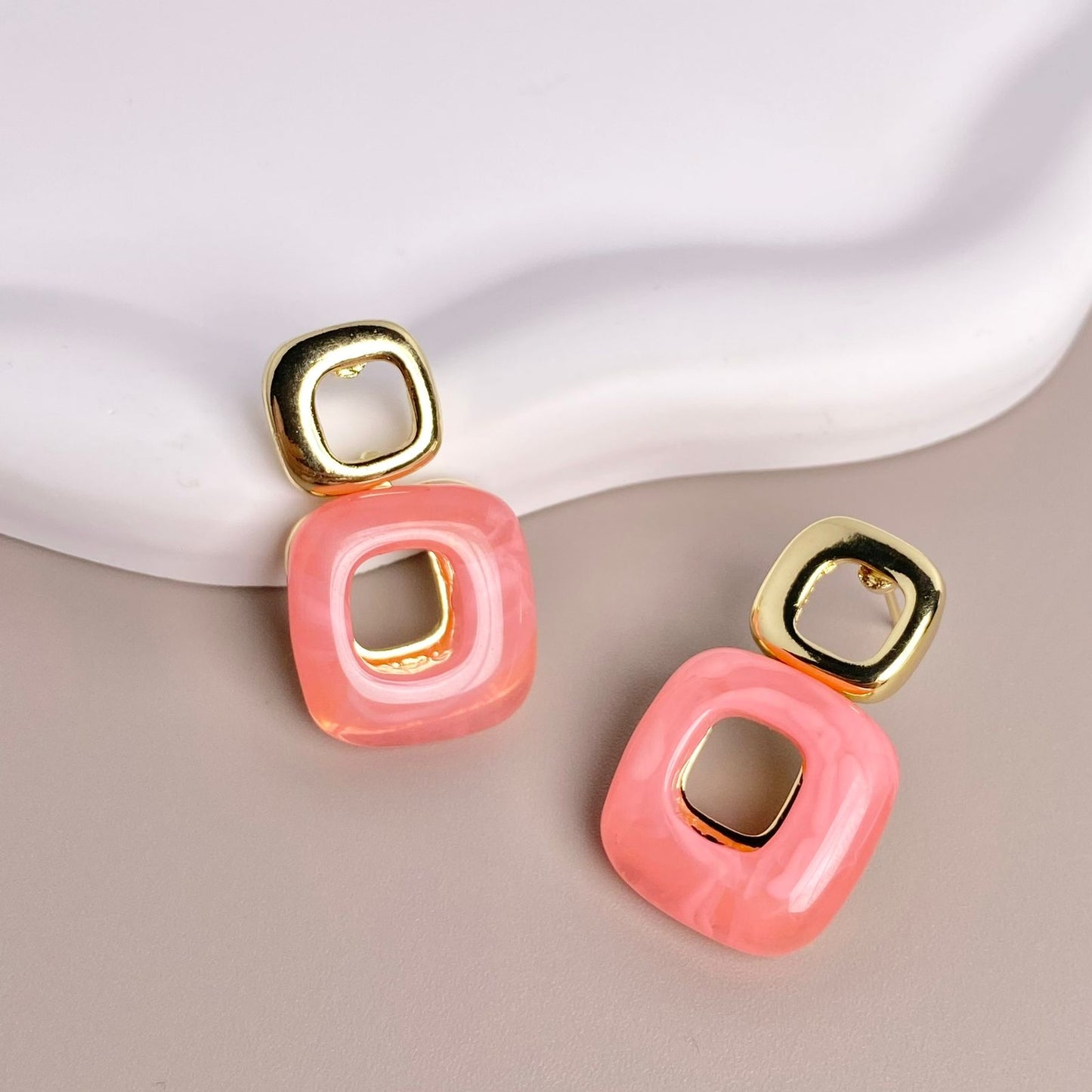 ARETE CUADRO ROSA