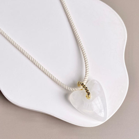 COLLAR CORAZON BLANCO