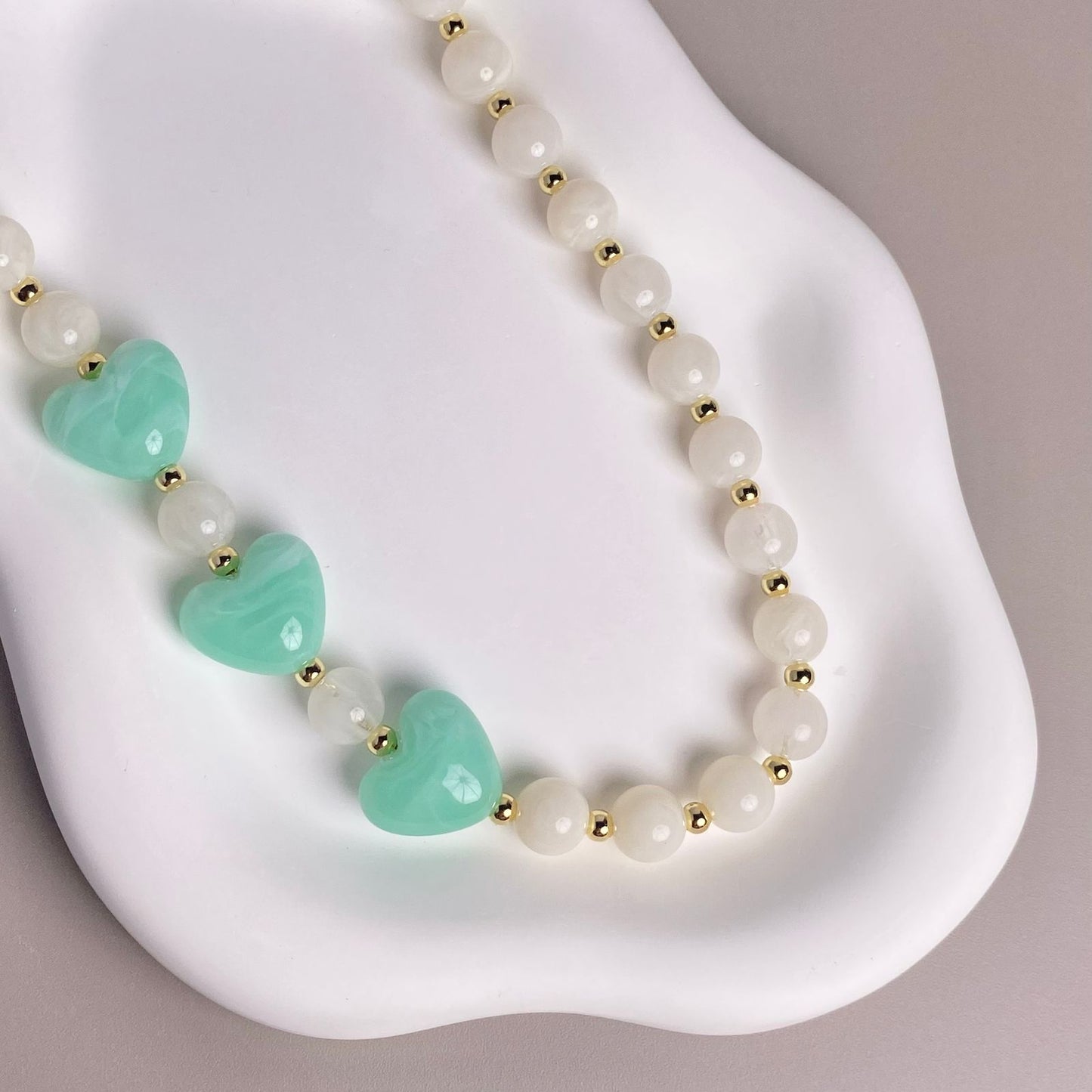 COLLAR CORAZONES VERDES
