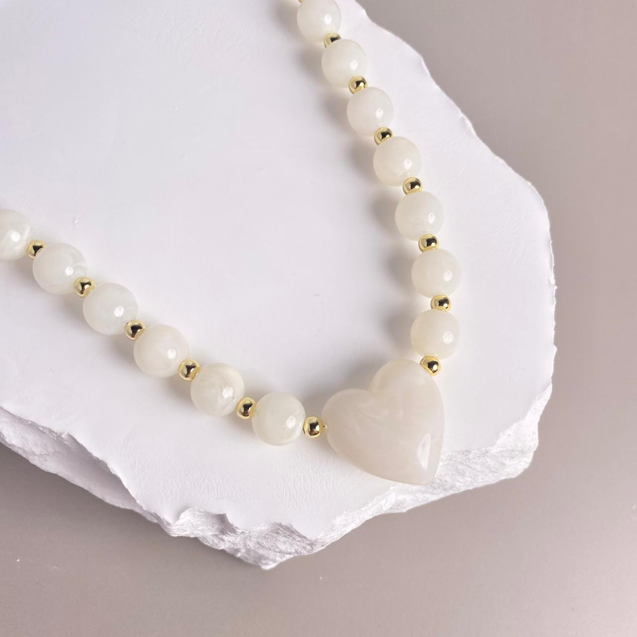 COLLAR CORAZON BLANCO