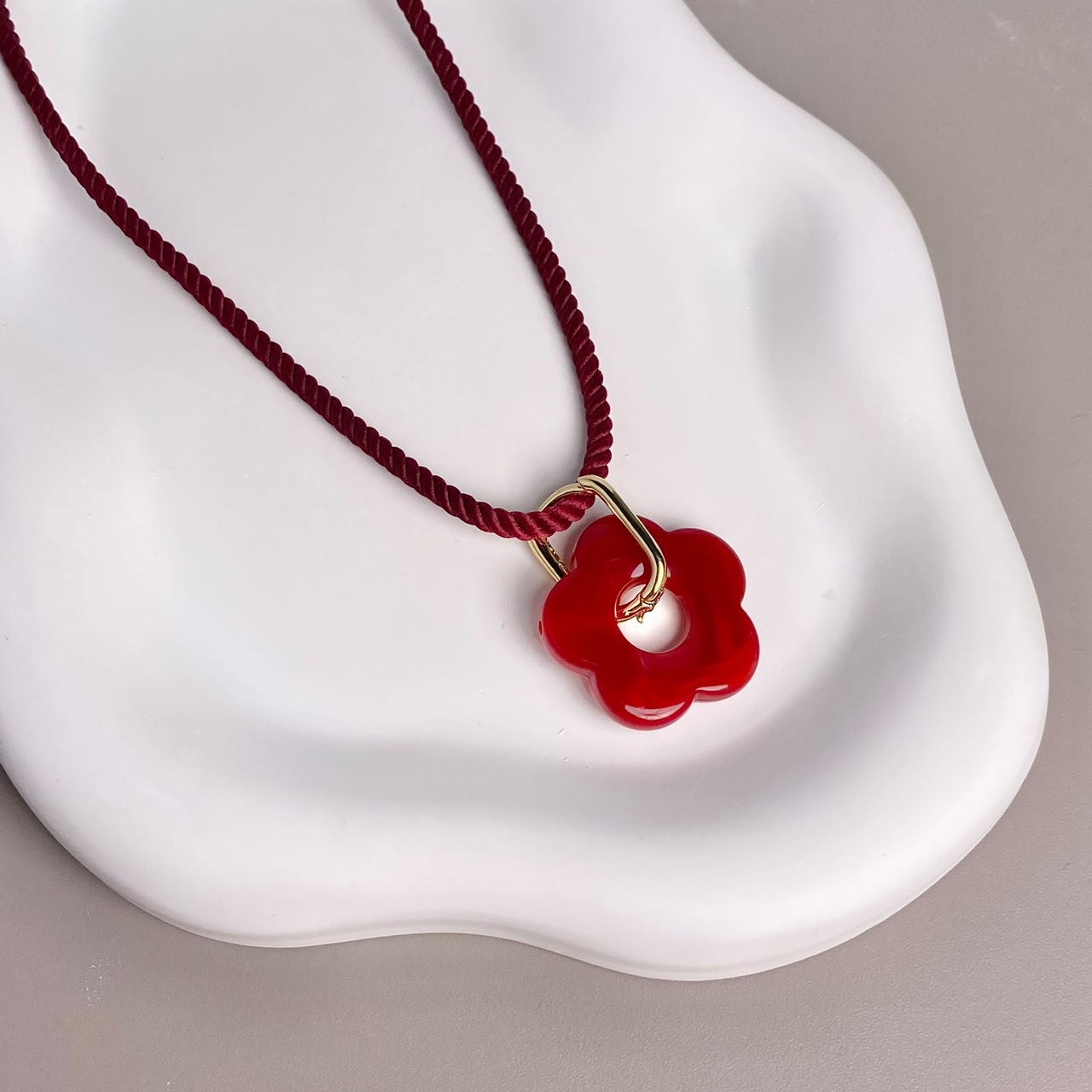 COLLAR FLOR ROJO