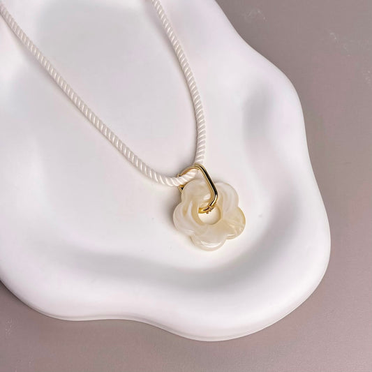 COLLAR FLOR BEIGE