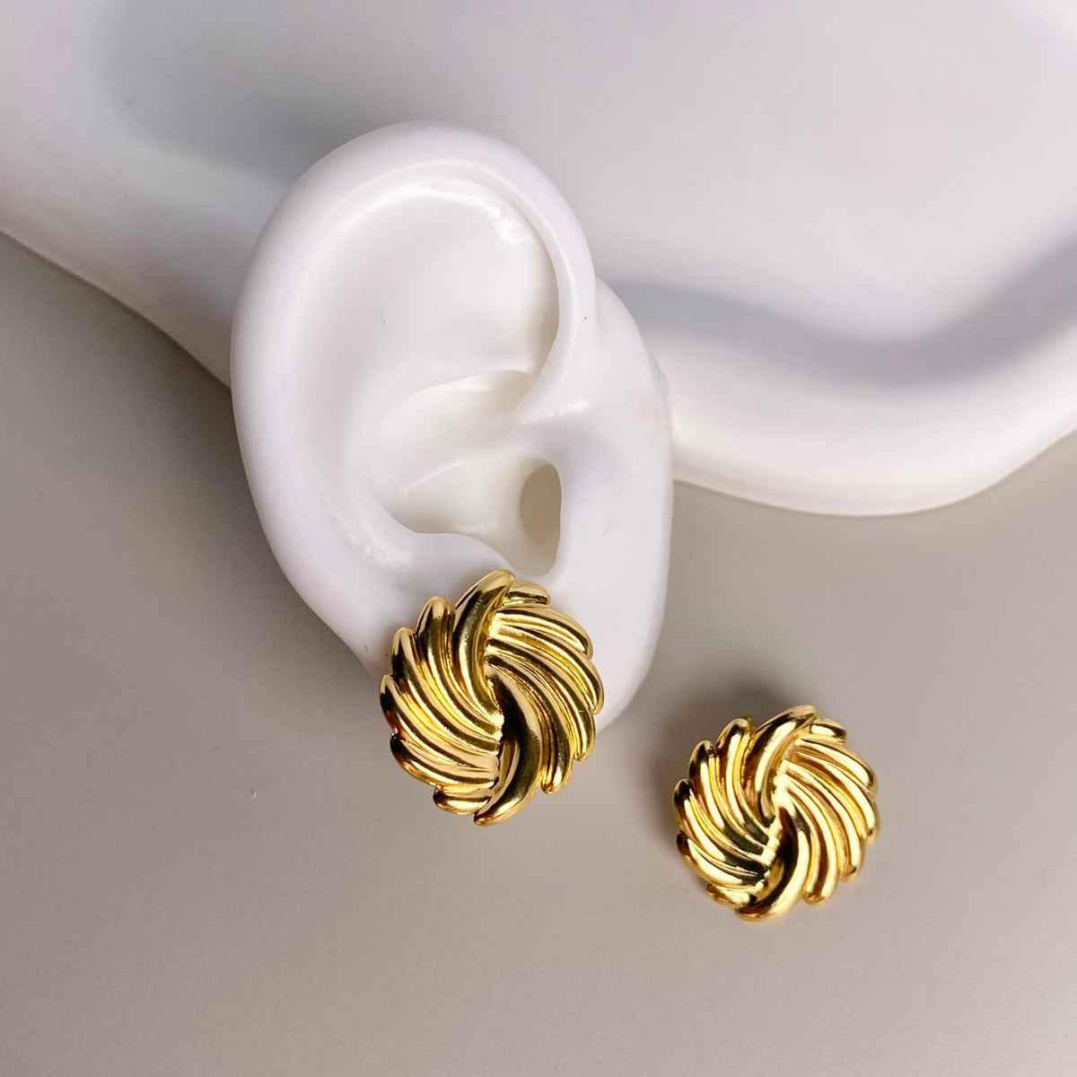 ARETES DORADO
