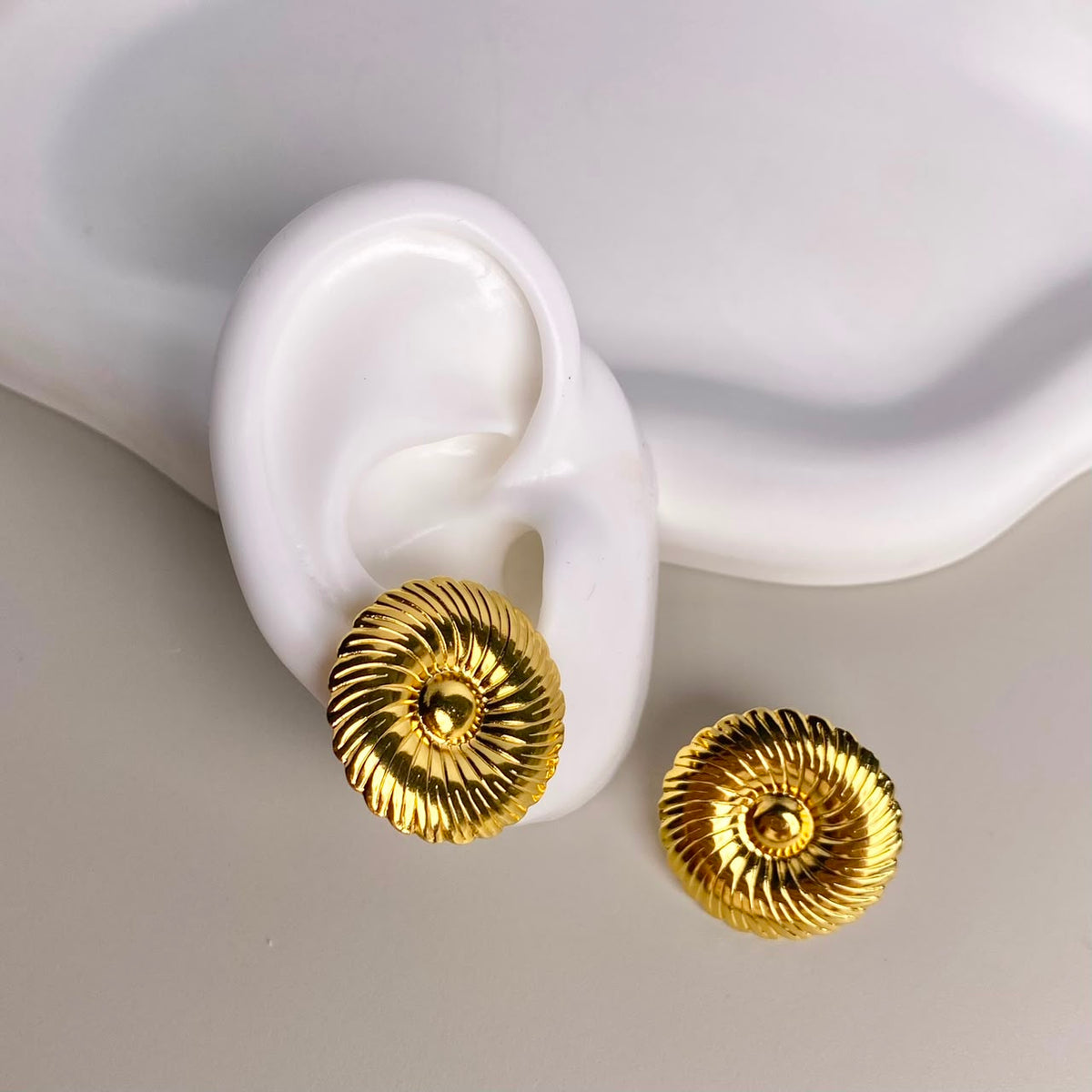 ARETES DORADO